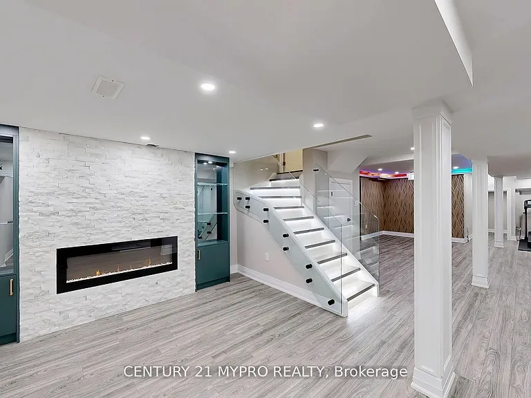 13 N Rexford Dr — Photo 30
