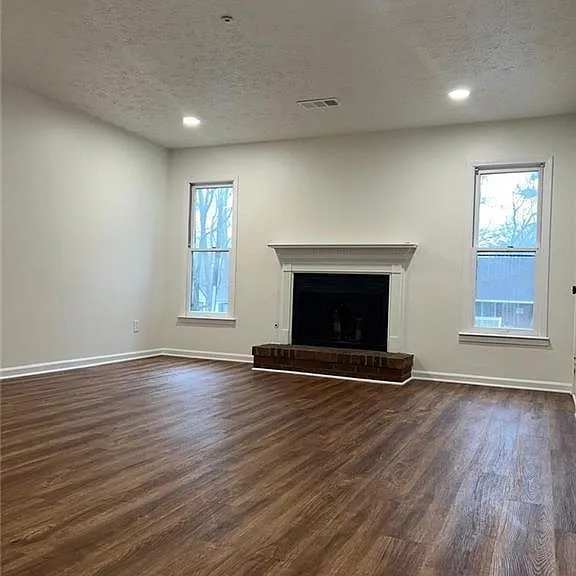 300 E Burns Ct SE #D — Photo 10