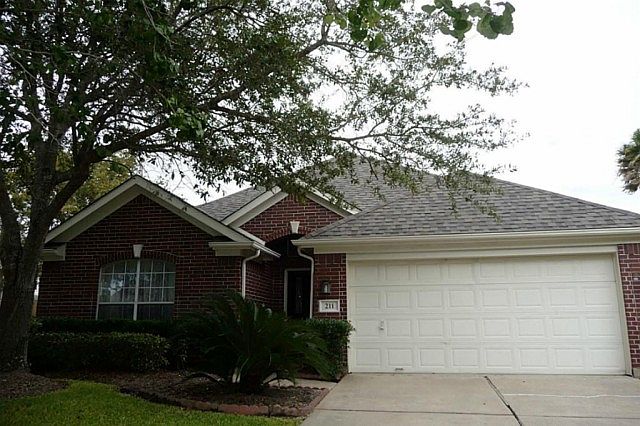 1st image of 211 Hartwood Ct