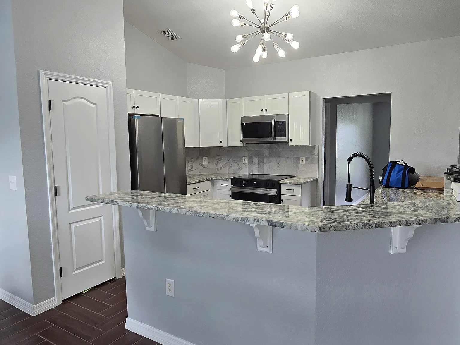 3 bed, 2035 sqft, $2,900 — Photo 3