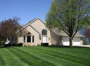 6 Gulf Pointe Ct, Bloomington, IL 61704