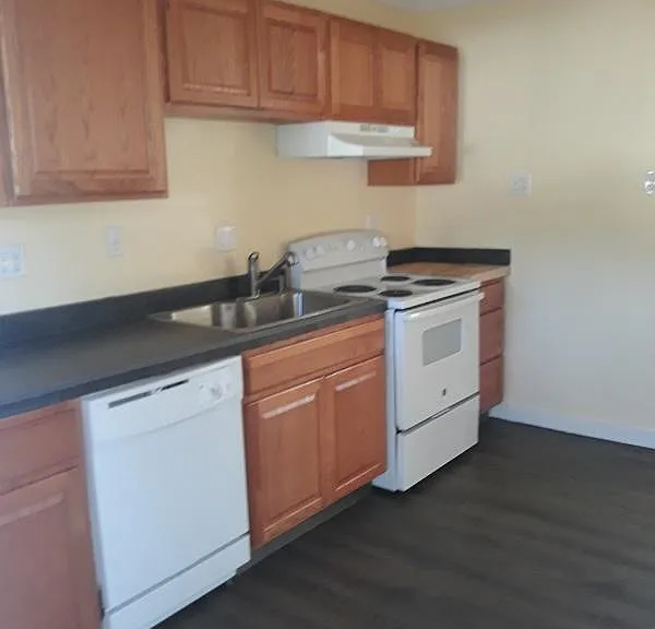 241 Jefferson Ave — Photo 3