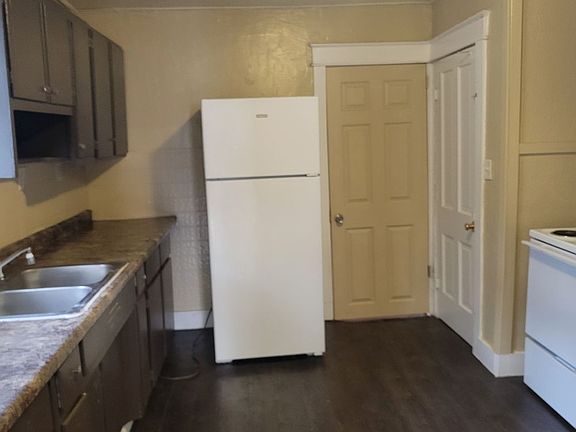 5th image of 858 S Sheffield Ave