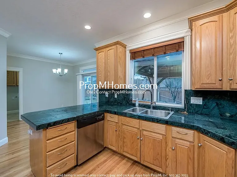 1907 SE 162nd Ave — Photo 7