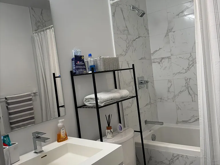 203 Catherine St #7 — Photo 9