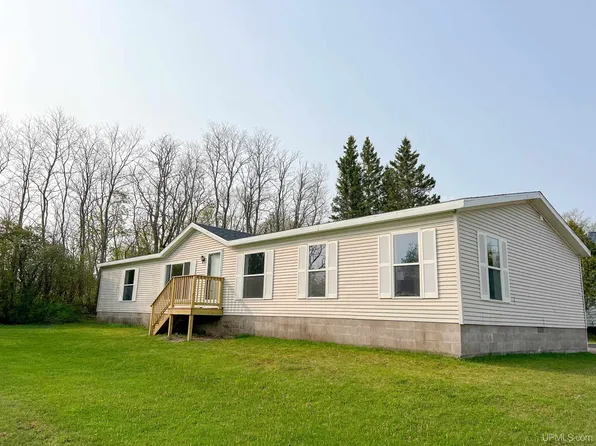 56922 Hecla St, Calumet, MI 49913