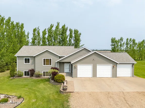 721 Shelby Ct NE, Thompson, ND 58278