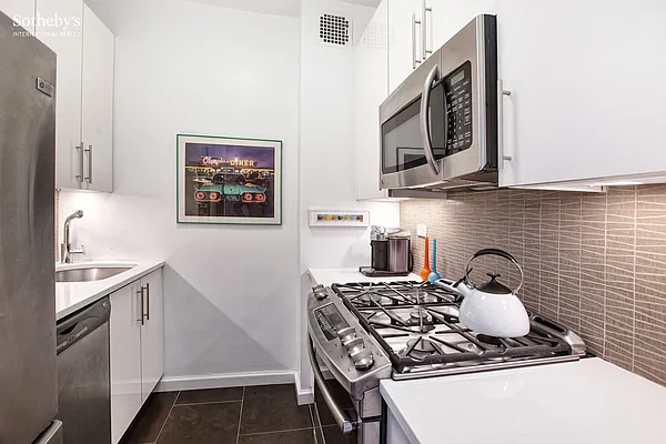 Sold by Sotheby's International Realty | media 13