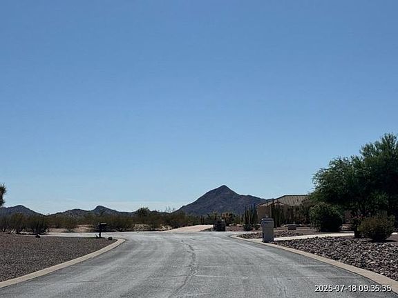Exterior Neighborhood (street photo)