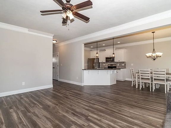 5th image of 1016 Swan Ct
