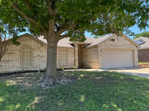 557 Marybeth Dr, Burleson, TX 76028