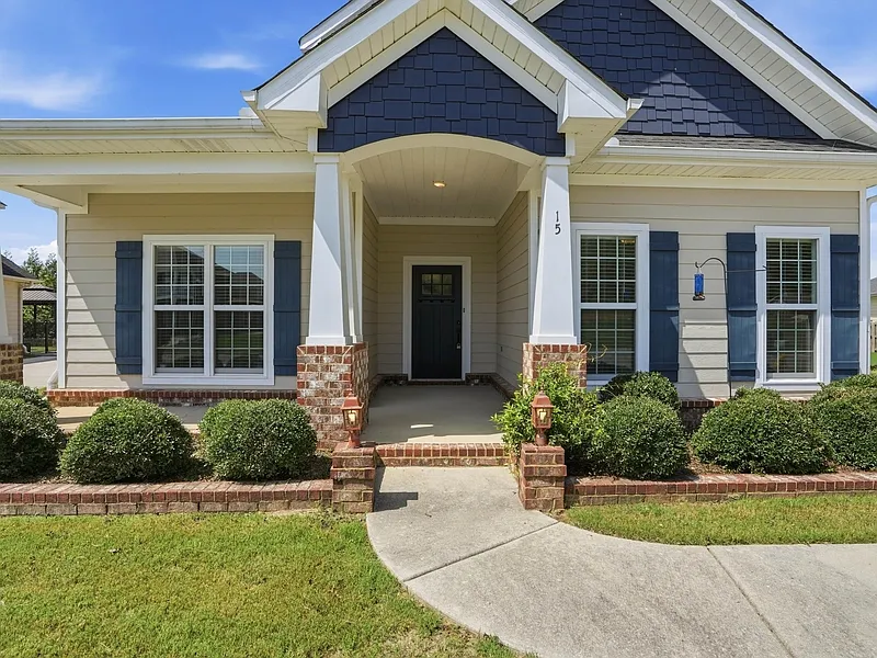 3 bed, 2.0 bath, 2521 sqft, $2,650 — Photo 3