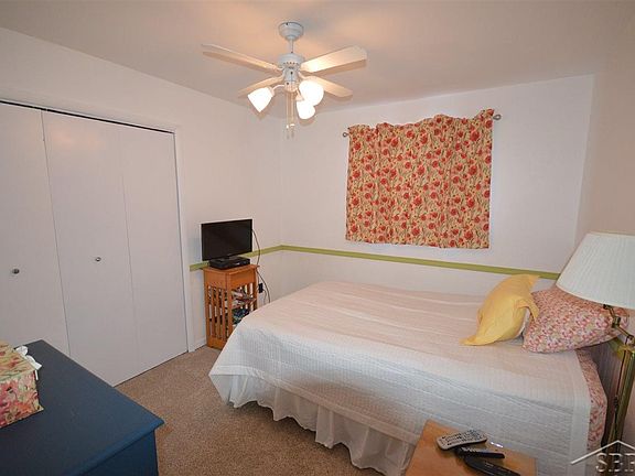 3rd image of 631 Cranbrook Dr