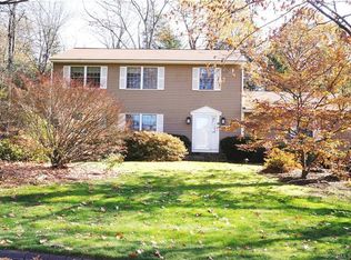 5 Timber Ridge Dr, Simsbury, CT 06070