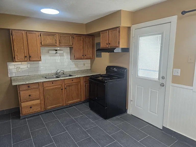 5068 Hendron Rd — Photo 11