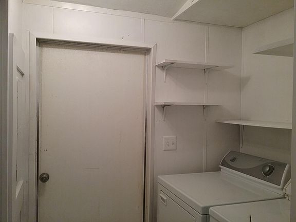 5th image of 354 Woodstock Dr