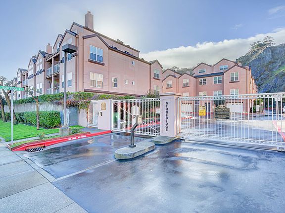 2nd image of 355 Stoneridge Ln #5302