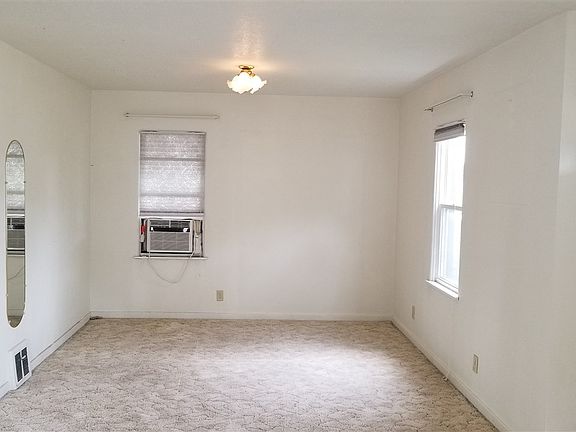 3rd image of 1317 E Heroy Ave