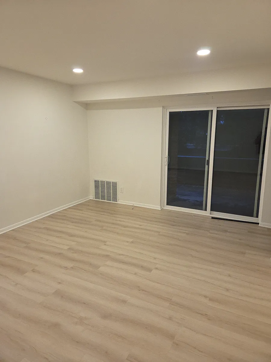 Building Photo - 114 Van Buren Rd #2