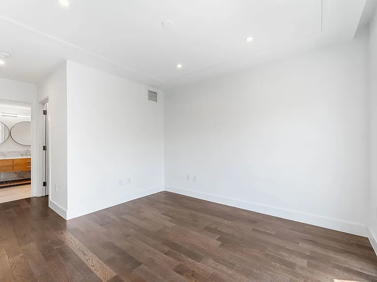 372 9th Luxury Rentals — Photo 55