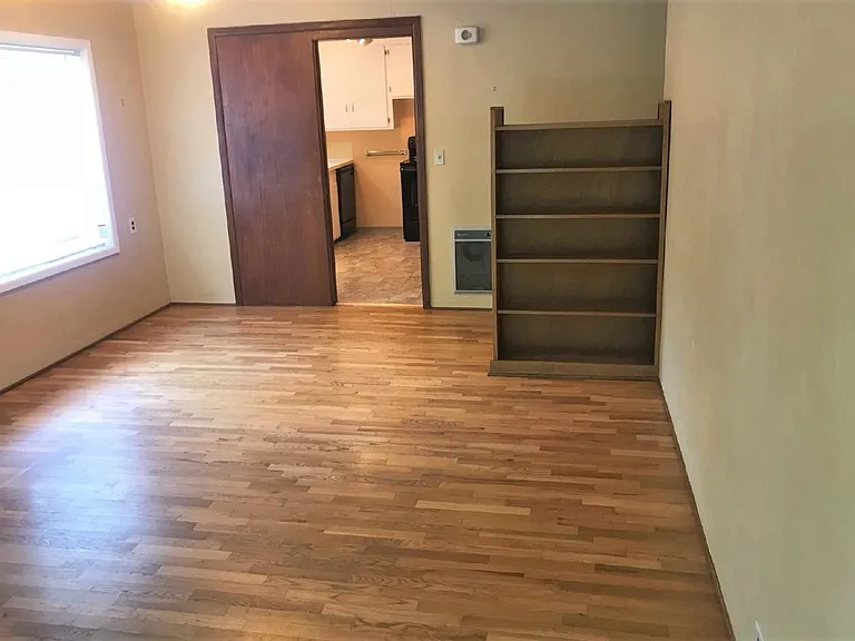 690 E 22nd Ave — Photo 3