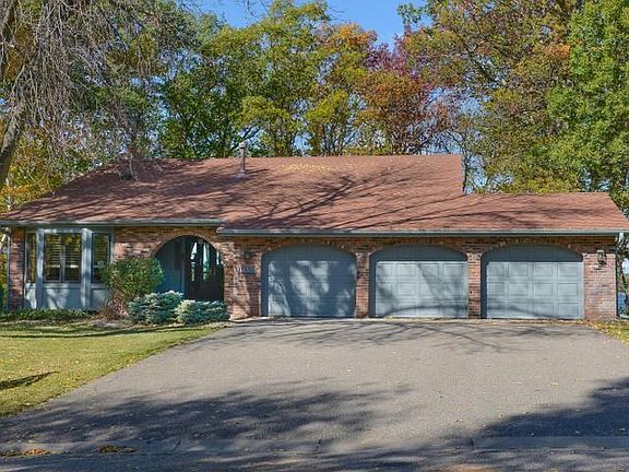 One owner home with new landscaping and big 3 stall garage. Very quiet street and very convenient location.
