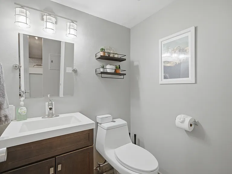 4846 N Woodmere Fairway #8 — Photo 22