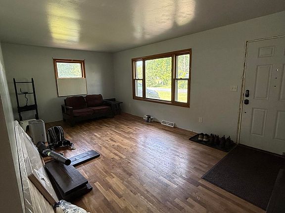 3rd image of 214 Auburn St