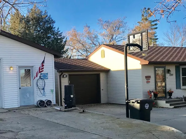 302 S Torning St, Tioga, ND 58852