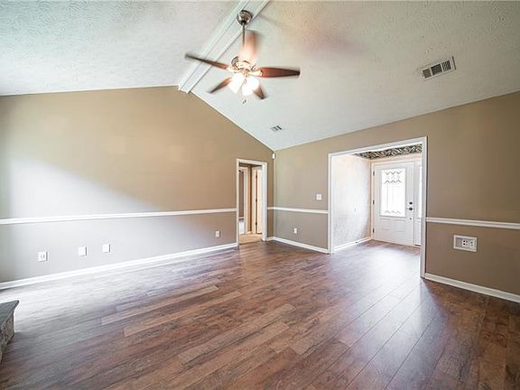 5th image of 123 Lee Road 885