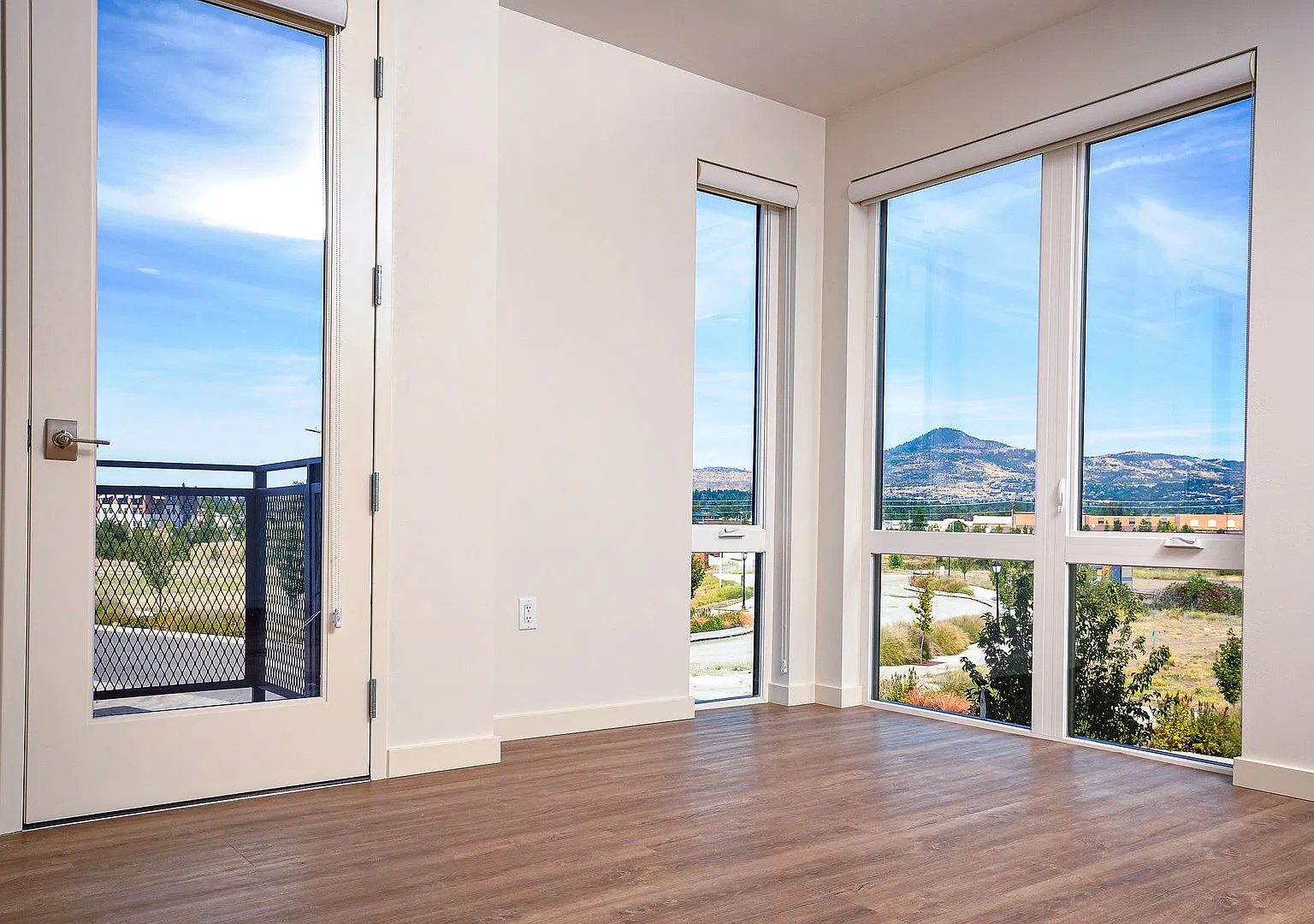 Contemporary 2 bed, 2.5 bath Townhouse | Available mid-November — Photo 3