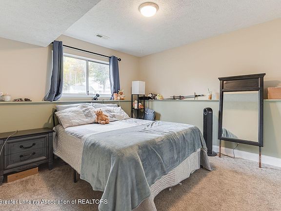 5th image of 129 Village Dr