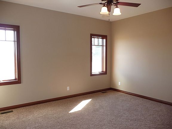 4th image of 205 Hill Rose Ln