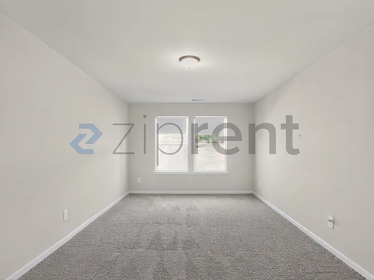 1360 NE Slaton Manor Dr — Photo 29