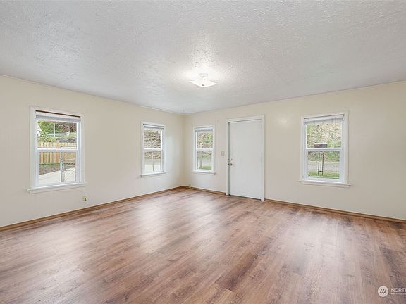 3rd image of 944 N Lafayette Avenue