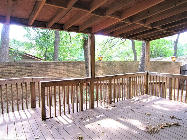 1815 Greenwood Dr — Photo 9