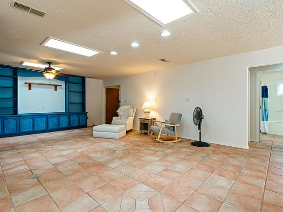 5th image of 1307 Odlum Dr SE