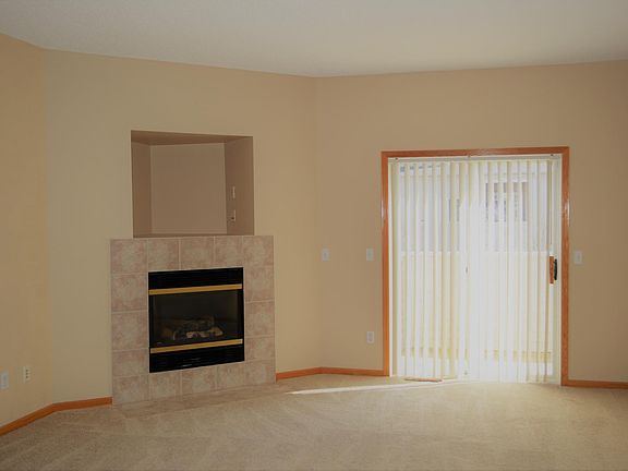 Living Room with 9 ft Ceiling, Gas Fireplace and Deck Access