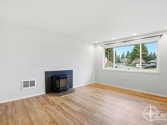 5th image of 13801 NE 40th St