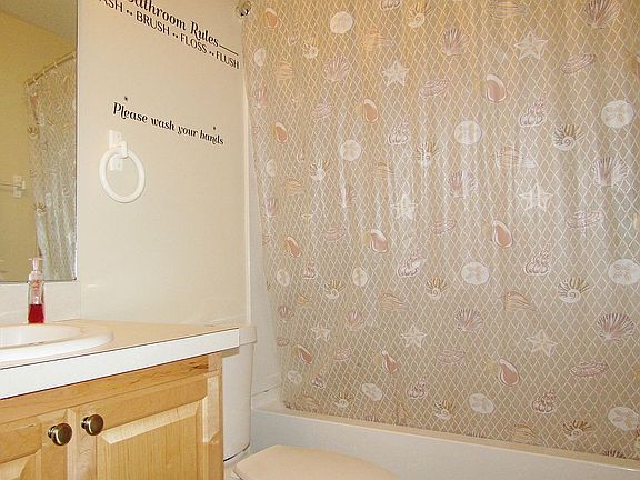 Full bath upstairs 