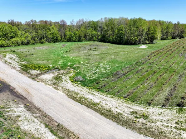 59314 Benny Ct #7, Grand Junction, MI 49056