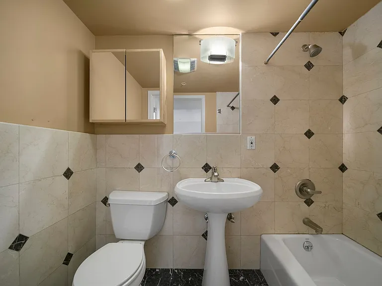 2900 22nd St #2 — Photo 18