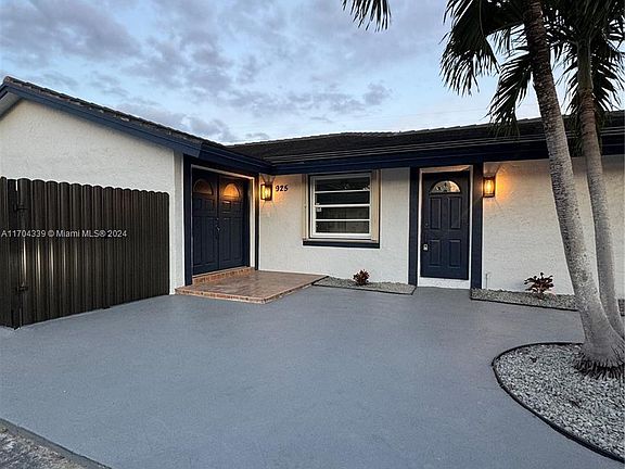 2nd image of 925 SW 136th Pl #925