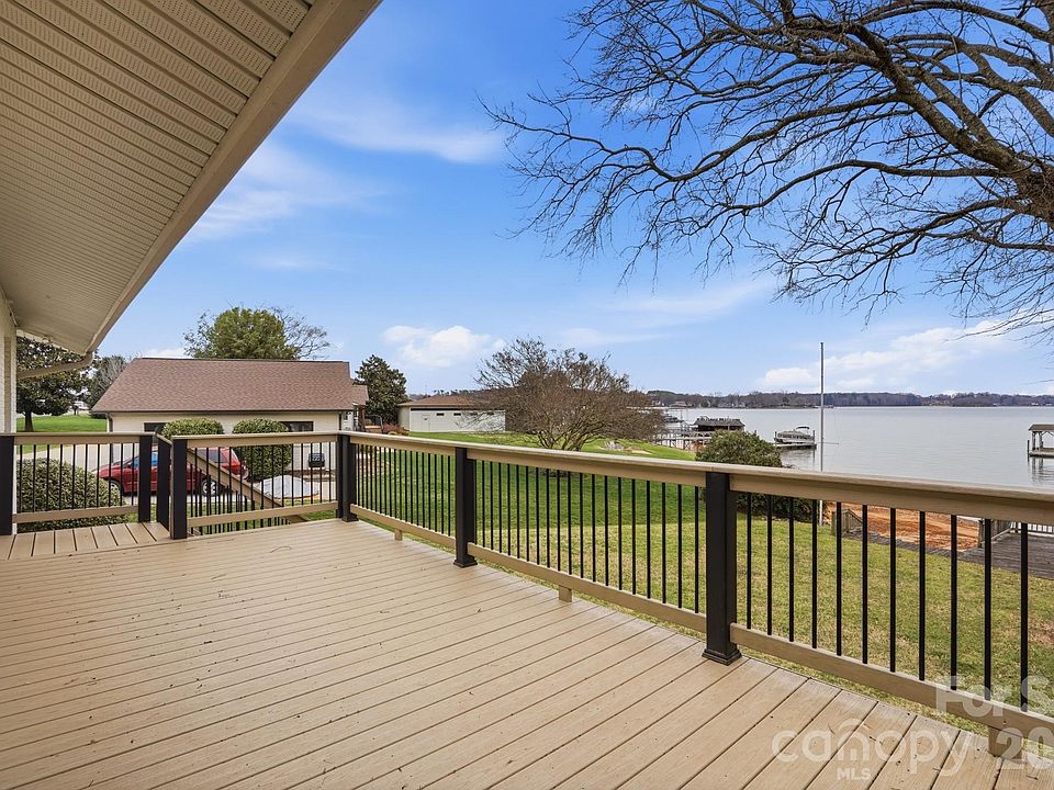 1st image of 332 Shoreline Loop