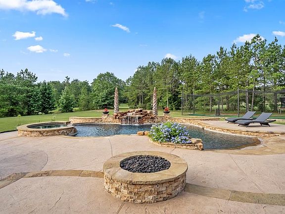 3rd image of 307 Lakeside Hills Dr