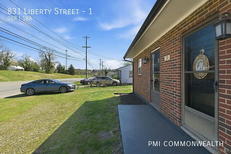 831 Liberty St — Photo 2