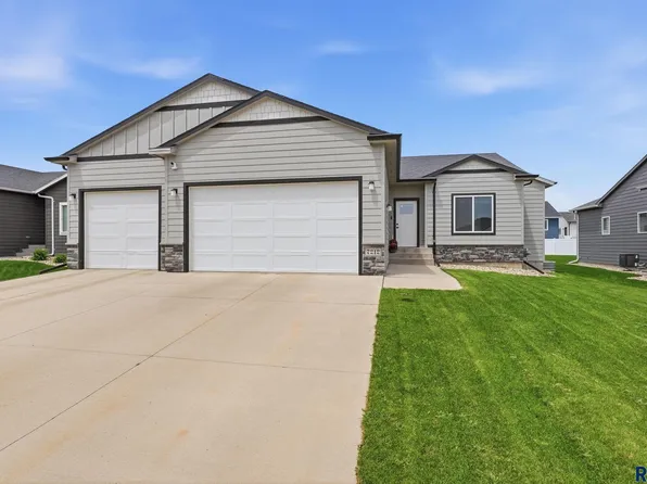 7212 E 49th St, Sioux Falls, SD 57110