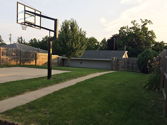3rd image of 1765 Alta Vista St