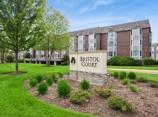 400 Ascot Dr APT 1E, Park Ridge, IL 60068
