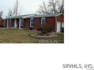33907 Mustang Dr, Brighton, IL 62012